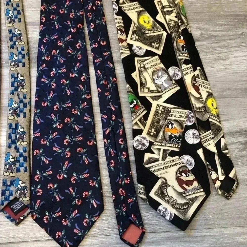 Mens Vintage‎ Silk Tie Lot Mickey,Looney Tunes, Dr Seuss And Silk Christmas Tie